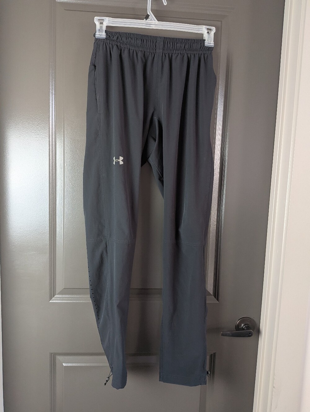 Under Armour Mens small Gray Sweatpants Heatgear Fitted Back Zip Pocket Vented